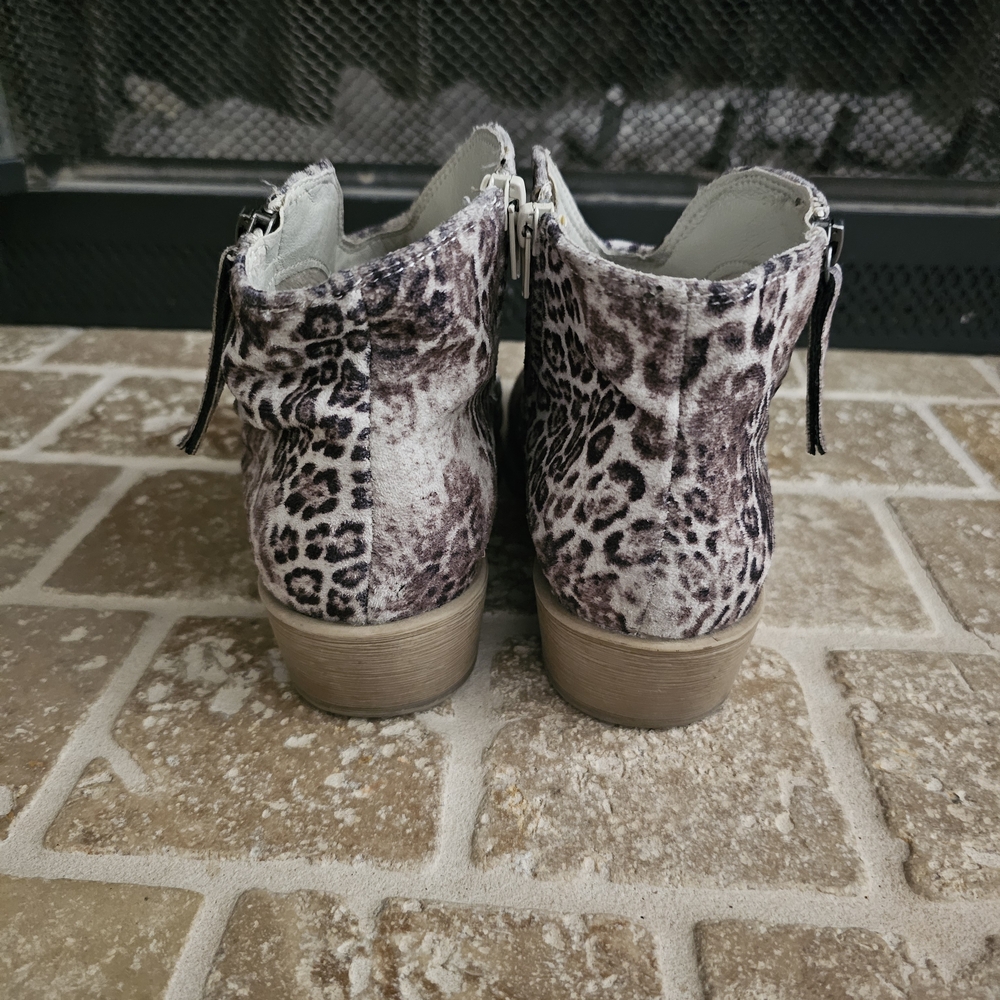 Very G Leopard Print Ankle Boots Side Zip Size 8 - Picture 3 of 7